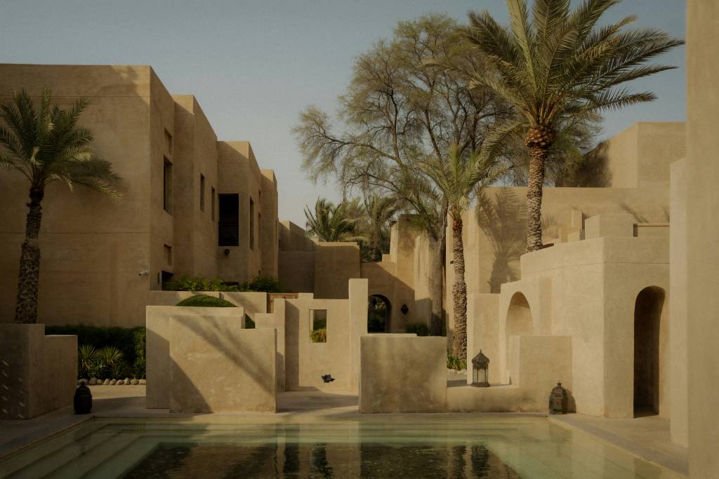 What’s the Difference Between Custom Travel and a Group Tour?