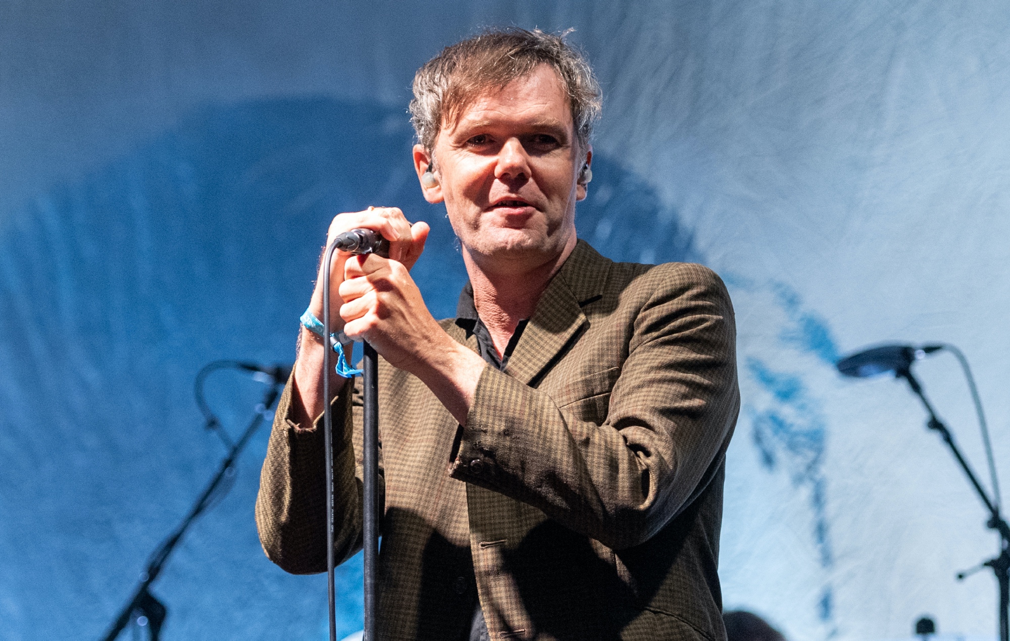Roddy Woomble of Idlewild performing live on stage, photo by Roberto Ricciuti/Redferns/Getty