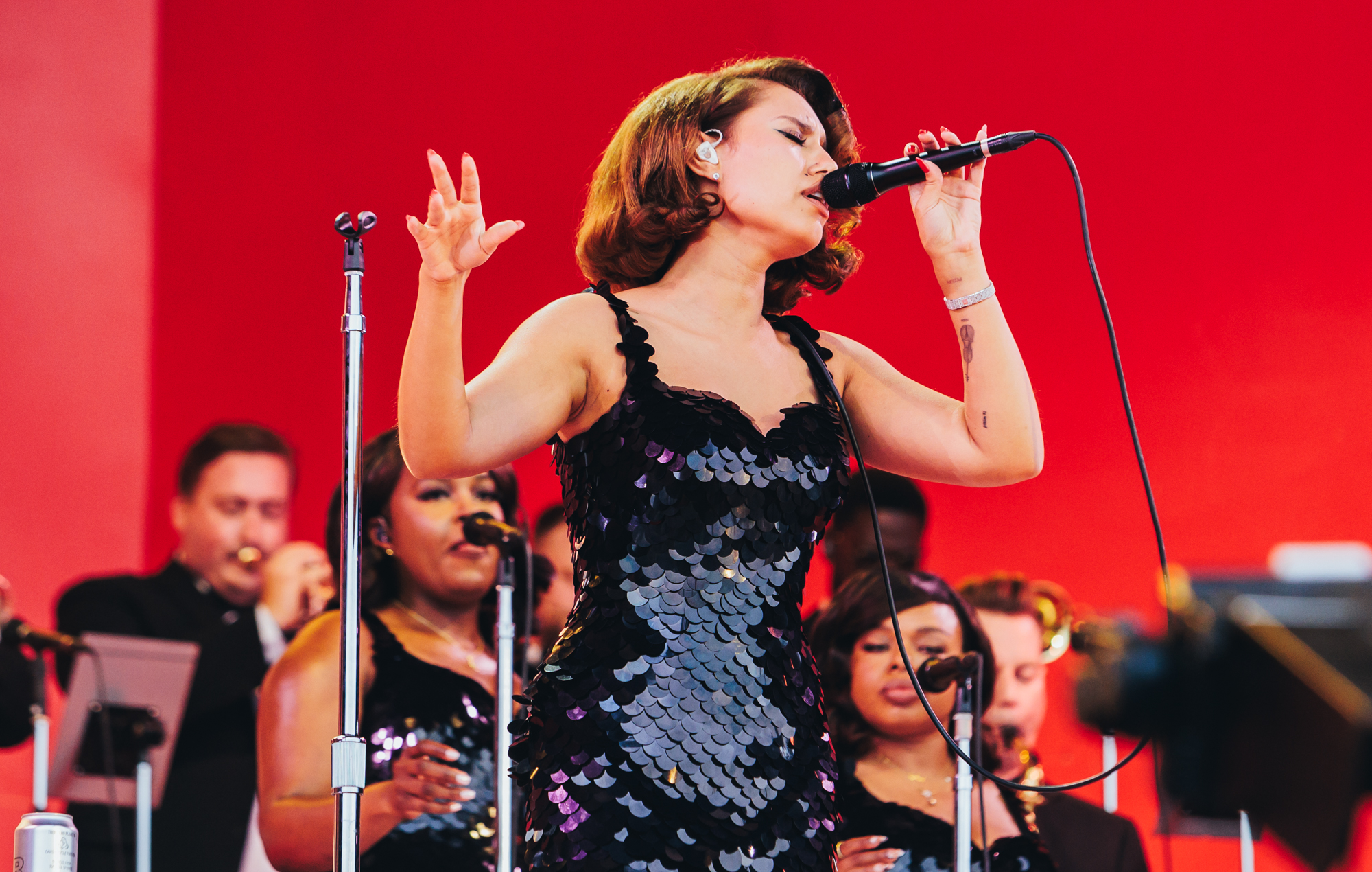 RAYE live at Glastonbury 2025, photo by Andy Ford