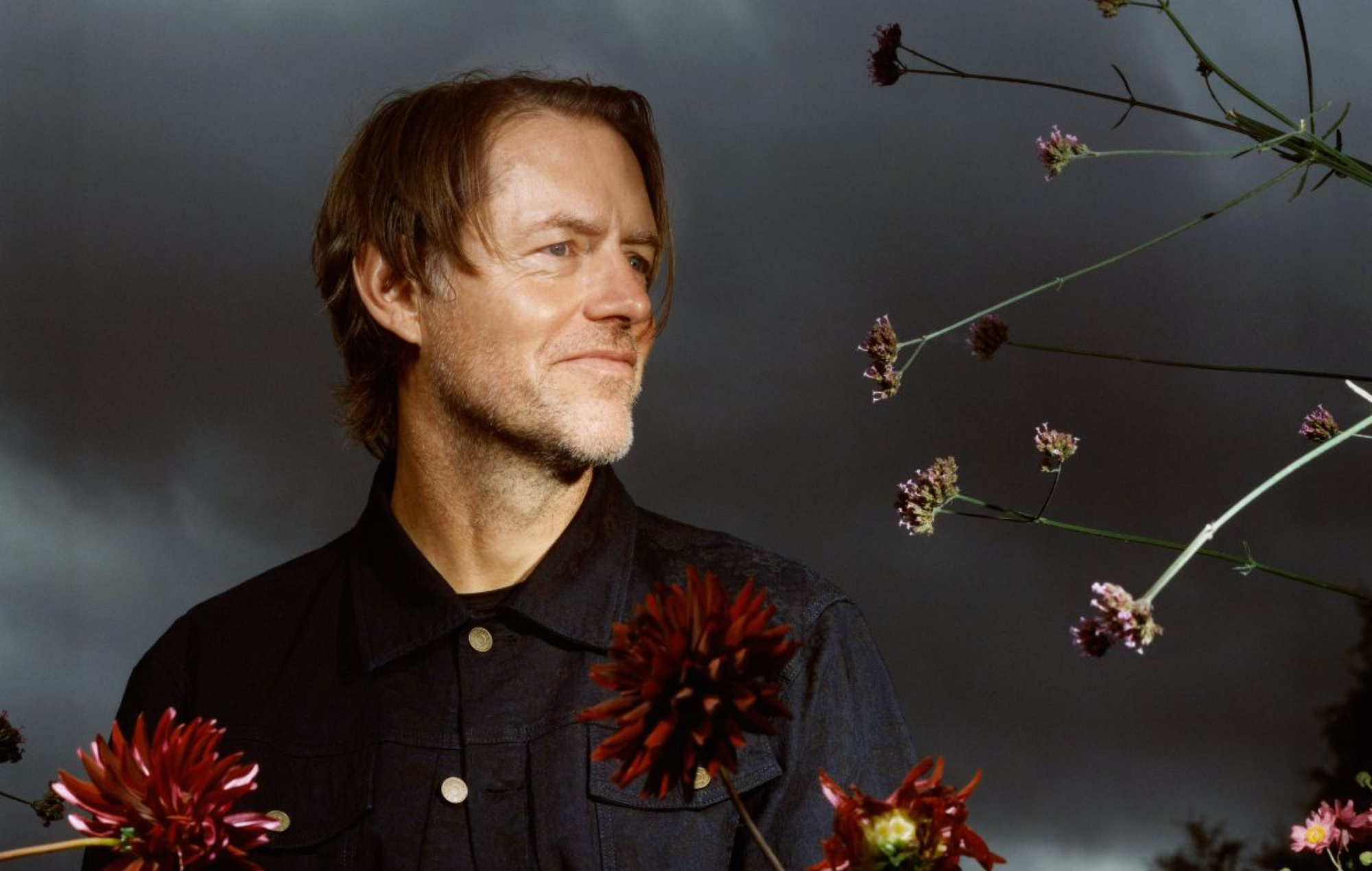 Ed O'Brien press photograph, by Steve Gullick