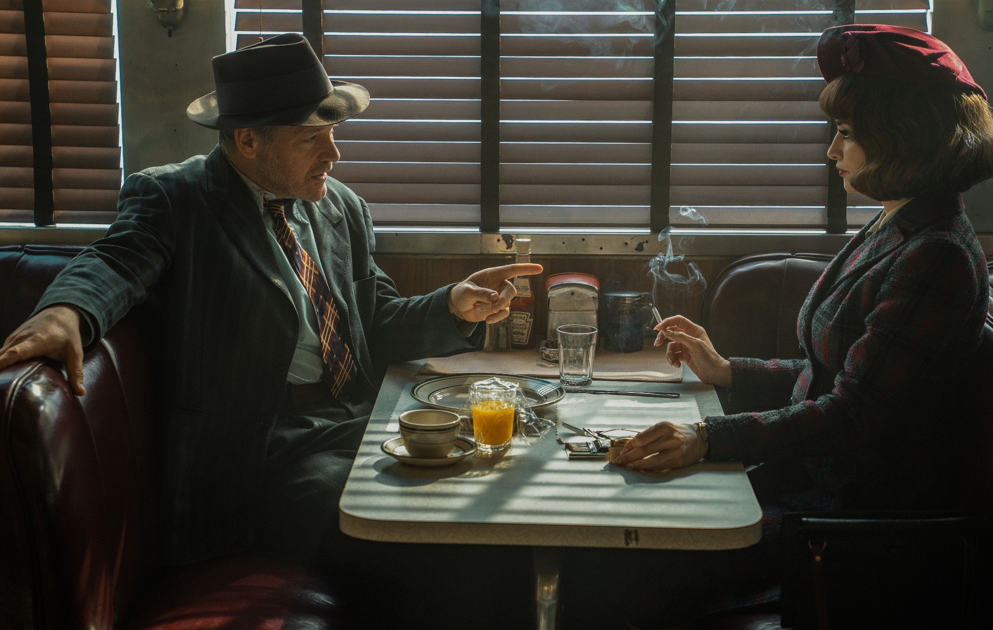 Peter Sarsgaard as Jake Wiles and Penelope Cruz as Myrna Mallow in 'THE BRIDE!'.