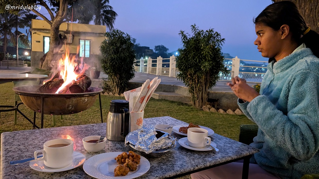 Evening chai and pakora by the fire