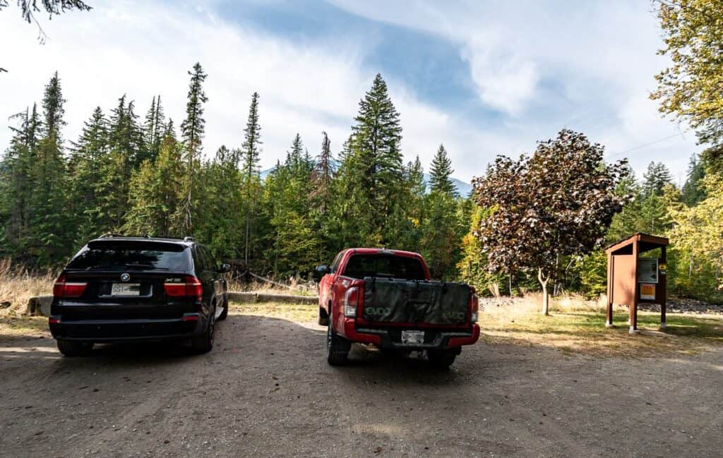 Parking at the upper trailhead  - note the kiosk with maps on the right