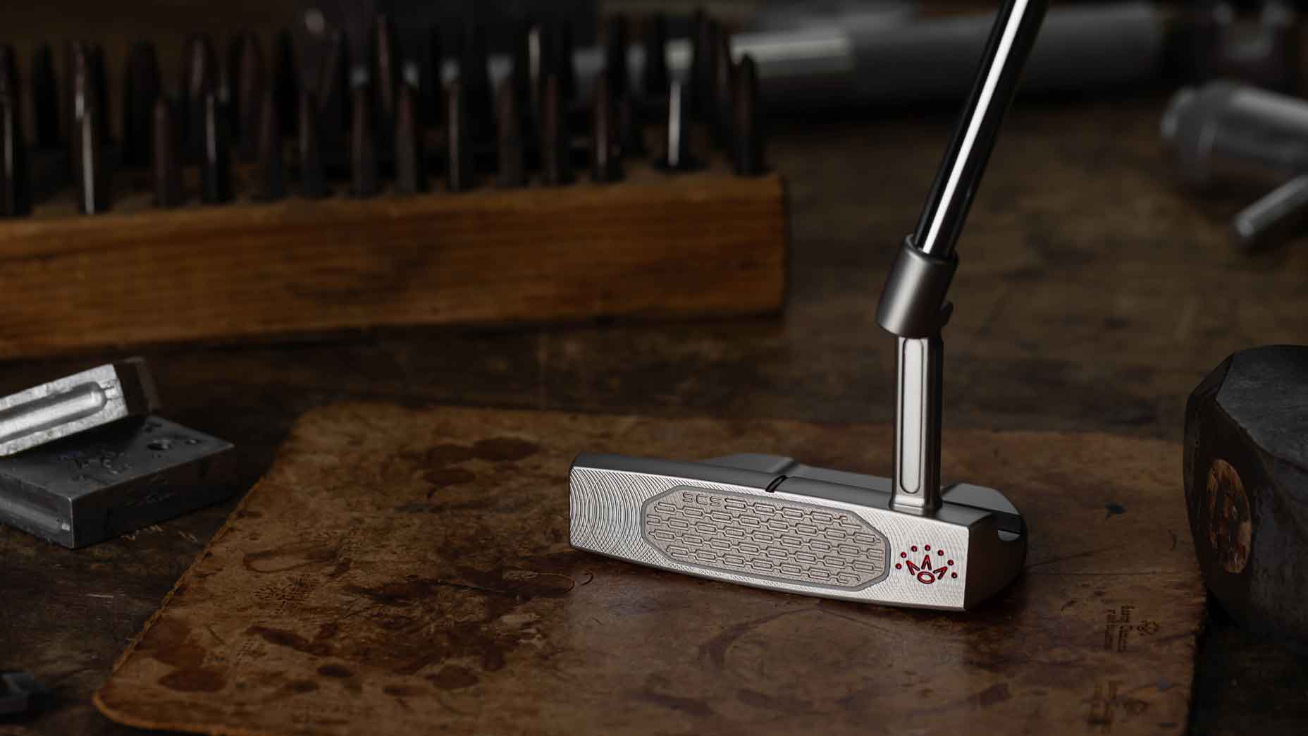The Scotty Cameron Studio Style Fastback 2 putter features a plumber's neck.