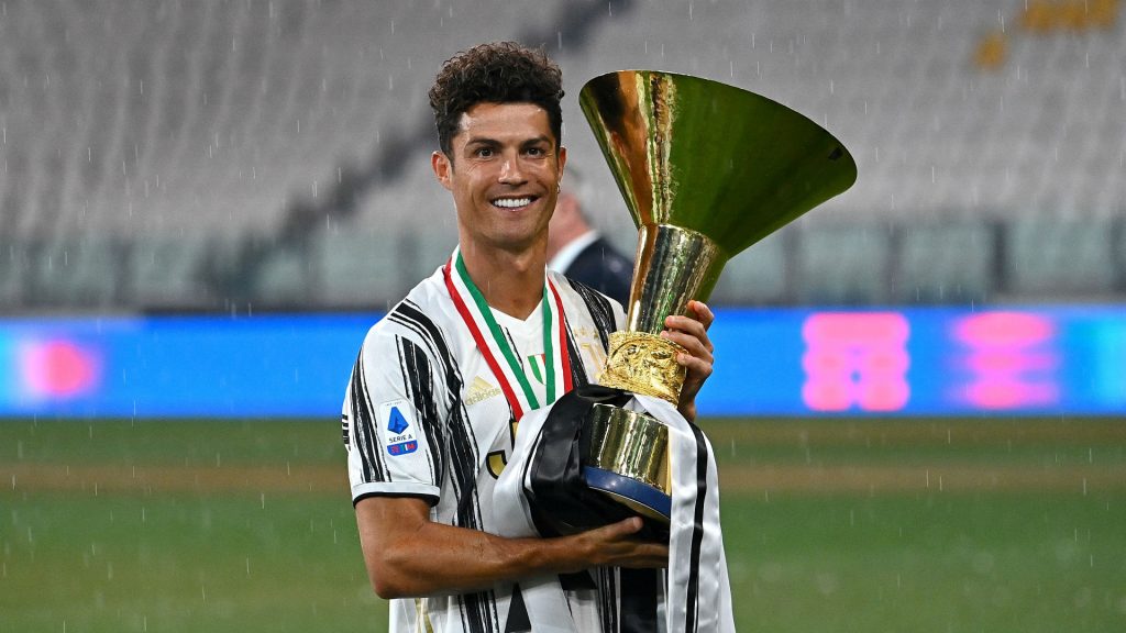 Ronaldo with the Scudetto