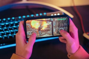 In the fiercely competitive world of mobile gaming, there’s no room for error. Players expect seamless gameplay, fast load times, and a bug-free experience. However, the sheer variety of mobile devices, operating systems, and user habits make mobile game testing a complex challenge.