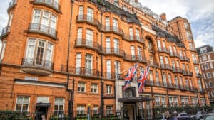 More than 130 senior hotel and holiday park executives have written to the chancellor, Rachel Reeves, warning that Labour’s planned changes to business rates represent the most serious threat to the sector’s viability and must not be limited to pubs alone.