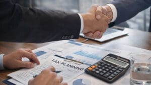 Jason Goldberg Winnipeg has built a career around clarity. In a field known for complexity, he has focused on making big ideas work in the real world. Not with noise or headlines, but with structure, discipline, and long-term thinking.