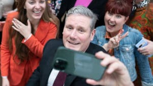 Sir Keir Starmer is preparing to back legislation that would ban under-16s from social media platforms, signalling a decisive shift in the government’s approach to online child protection.